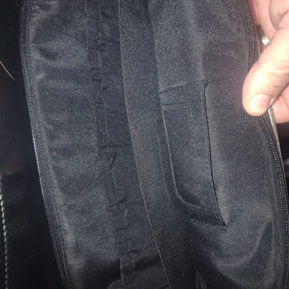 Jaclyn Smith Black Leather Purse - Picture 4 of 6